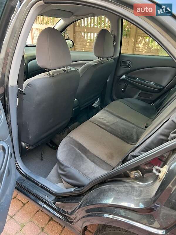 Седан Nissan Almera 2004 в Ивано-Франковске