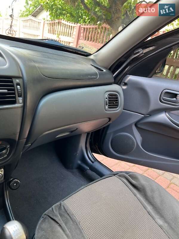 Седан Nissan Almera 2004 в Ивано-Франковске