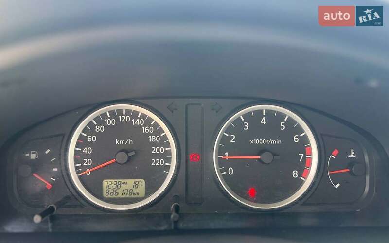 Седан Nissan Almera 2004 в Ивано-Франковске