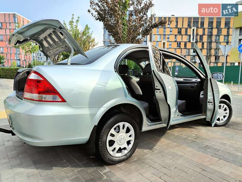 Седан Nissan Almera 2007 в Киеве