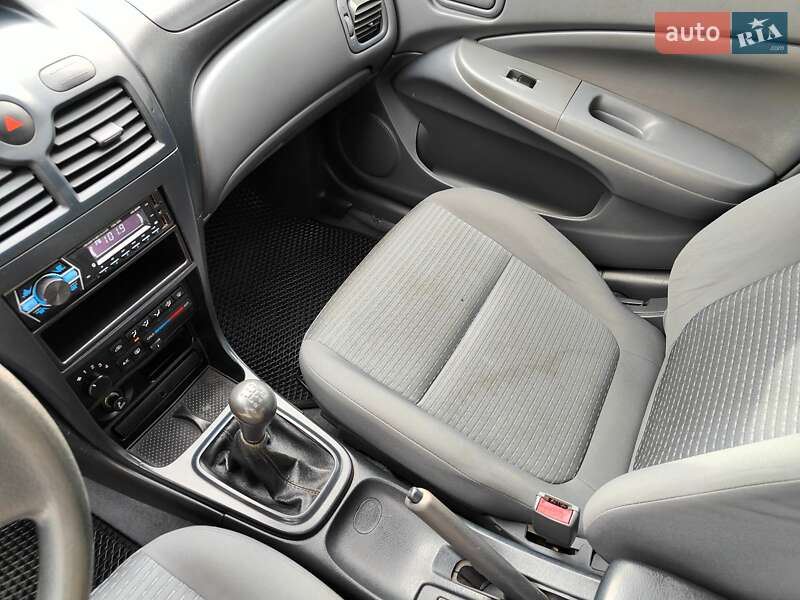 Седан Nissan Almera 2007 в Киеве