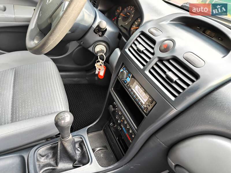 Седан Nissan Almera 2007 в Киеве