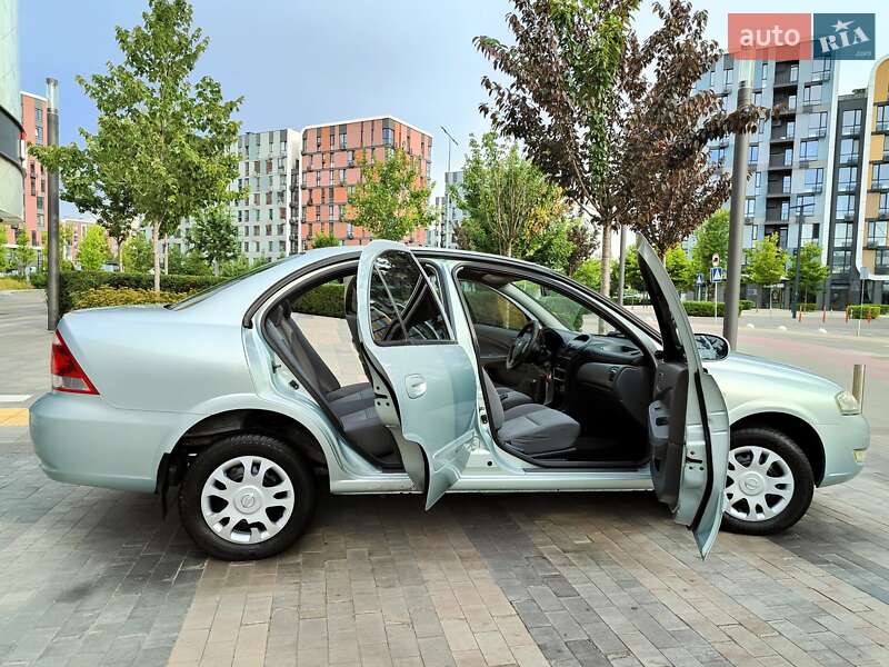 Седан Nissan Almera 2007 в Киеве