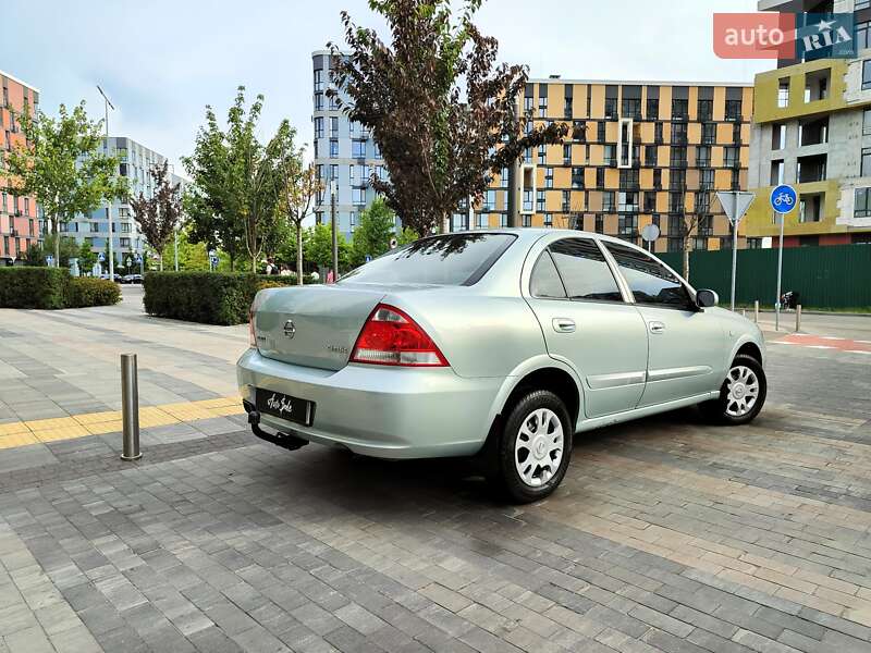 Седан Nissan Almera 2007 в Киеве