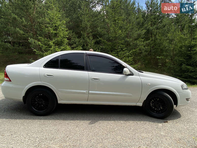 Седан Nissan Almera 2012 в Тернополе