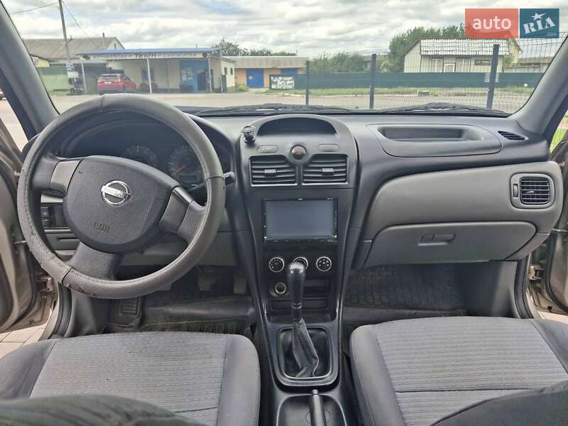 Nissan Almera 2011