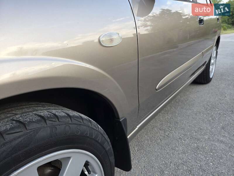 Седан Nissan Almera 2005 в Каменском