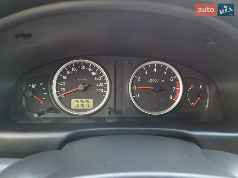 Седан Nissan Almera 2005 в Каменском