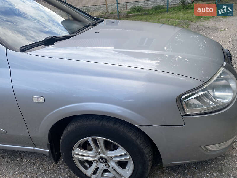 Седан Nissan Almera 2008 в Ужгороді