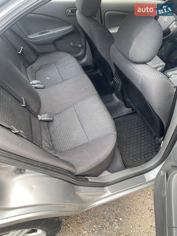 Седан Nissan Almera 2008 в Ужгороді