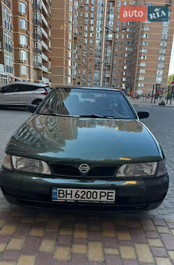 Хэтчбек Nissan Almera 1995 в Одессе