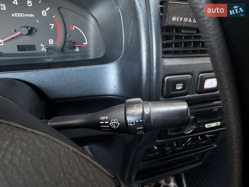 Хэтчбек Nissan Almera 1995 в Одессе