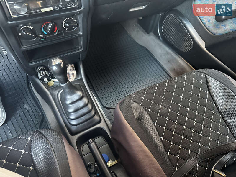 Хэтчбек Nissan Almera 1995 в Одессе