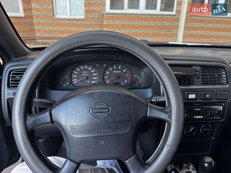 Хэтчбек Nissan Almera 1995 в Одессе