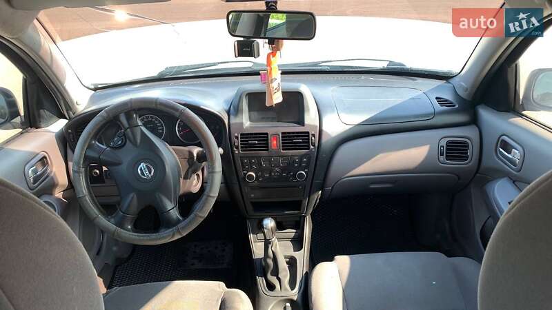 Седан Nissan Almera 2004 в Києві