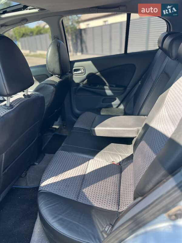 Хэтчбек Nissan Almera 2006 в Днепре