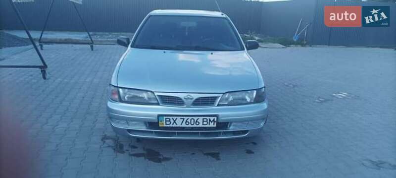 Хетчбек Nissan Almera 1998 в Ярмолинцях