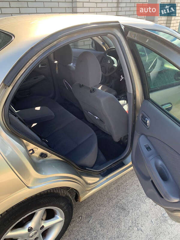 Седан Nissan Almera 2003 в Києві