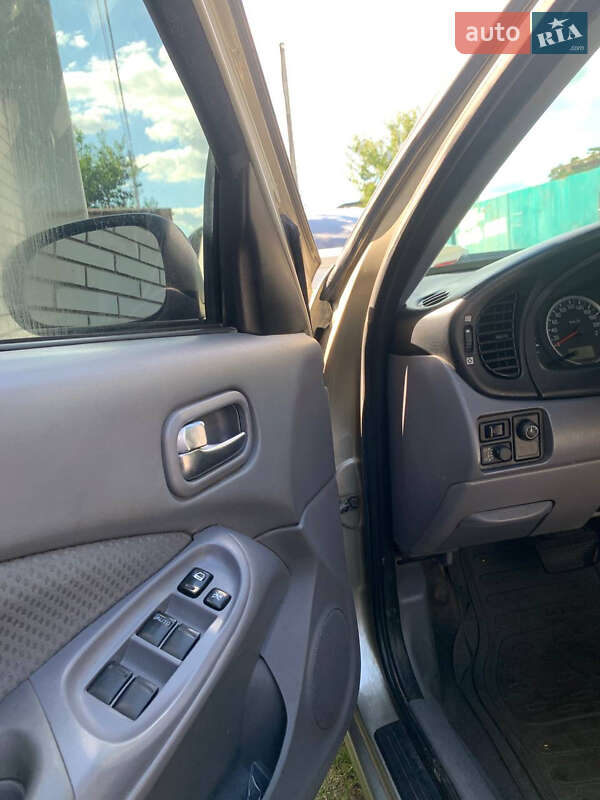 Седан Nissan Almera 2003 в Києві