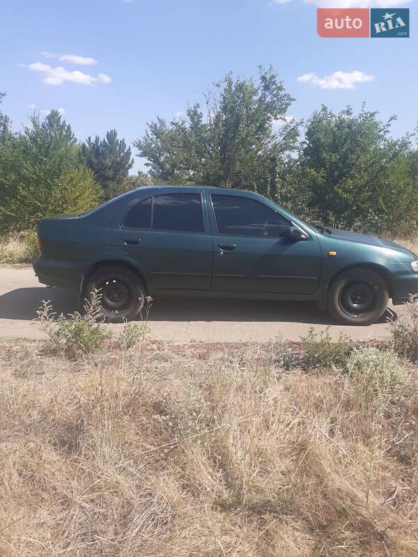 Седан Nissan Almera 1996 в Мировом