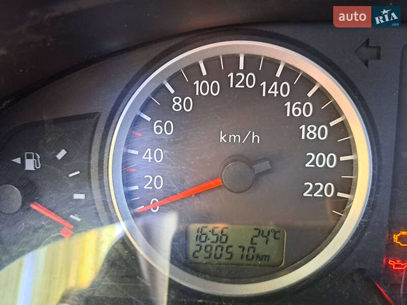 Седан Nissan Almera 2005 в Подільську