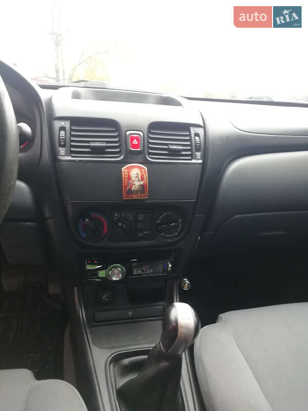 Седан Nissan Almera 2005 в Подільську