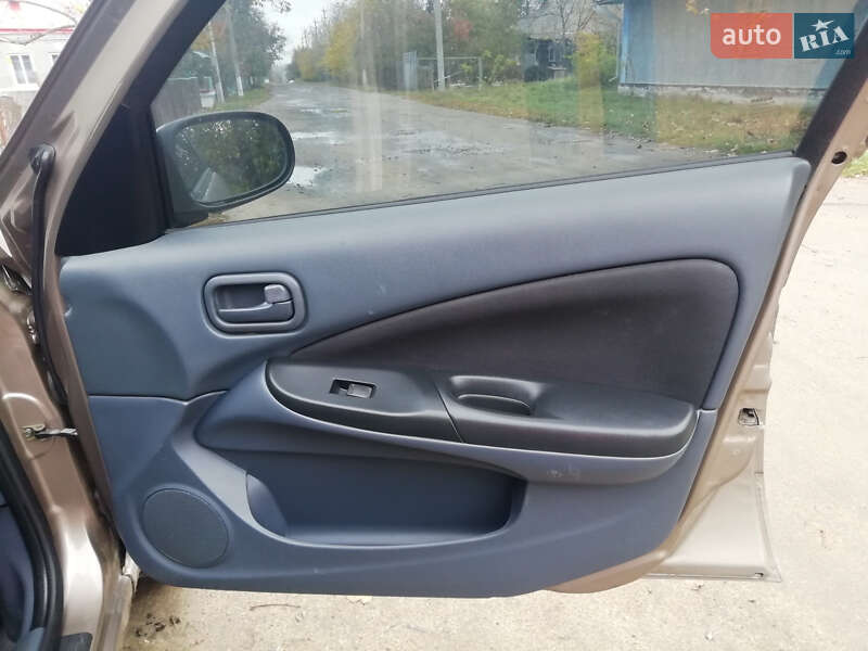 Седан Nissan Almera 2005 в Подільську