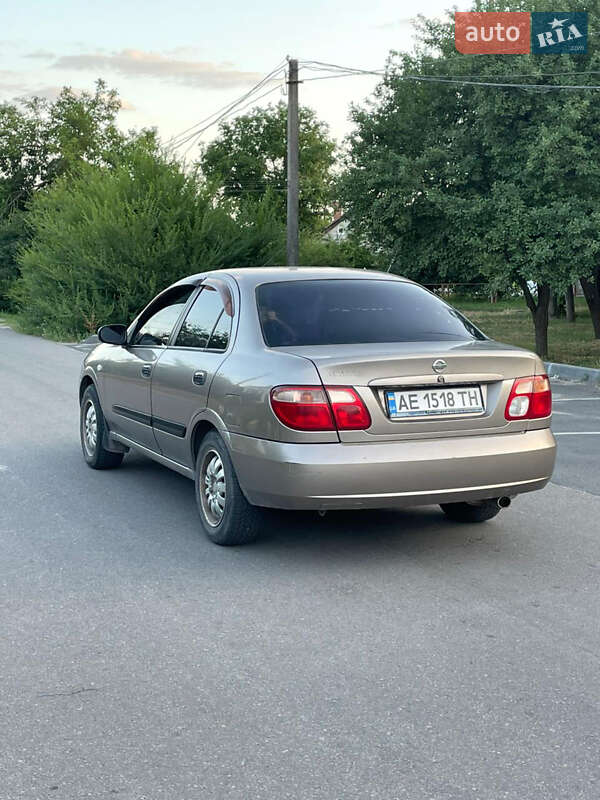 Седан Nissan Almera 2005 в Обухівці