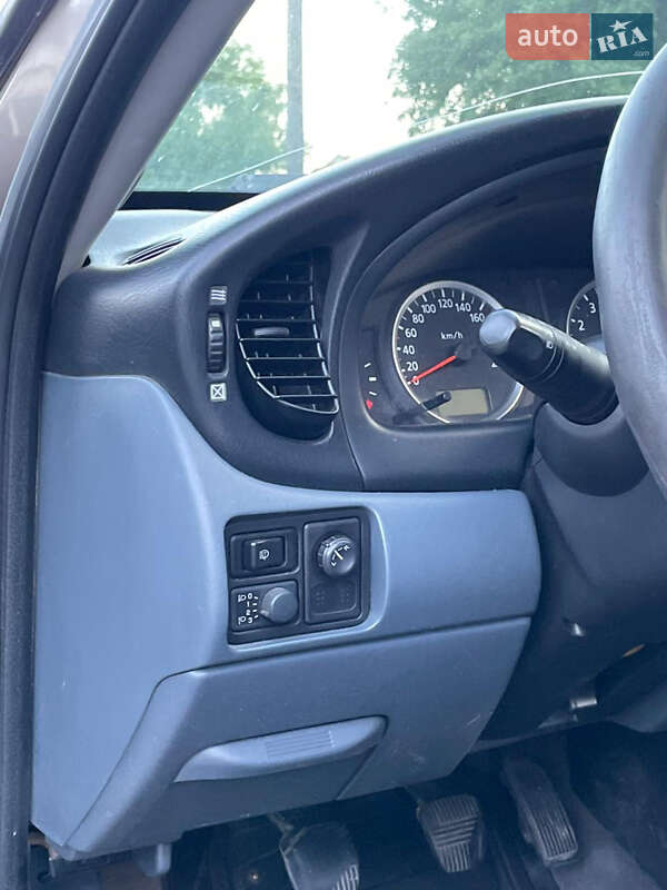 Седан Nissan Almera 2005 в Обухівці