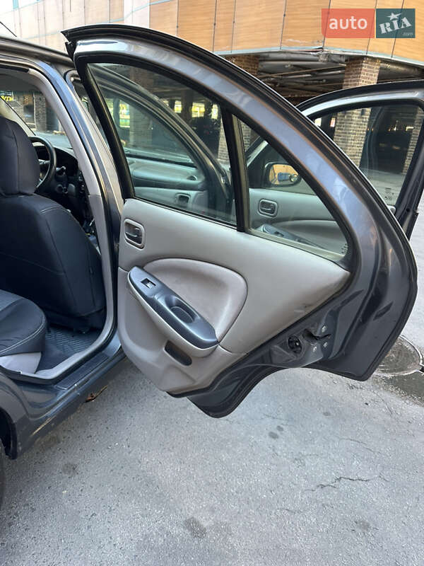 Седан Nissan Almera 2002 в Одесі