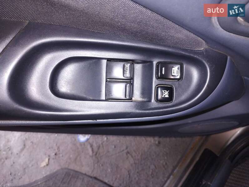 Седан Nissan Almera 2005 в Фастові