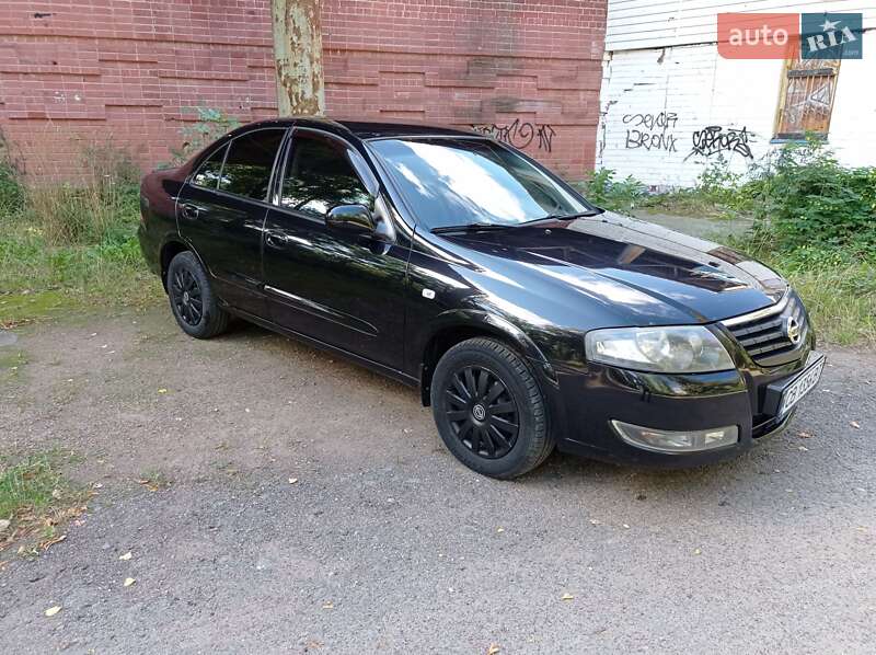 Седан Nissan Almera 2011 в Чернигове