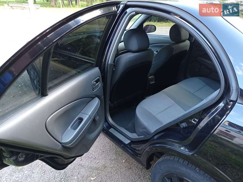 Седан Nissan Almera 2011 в Чернигове