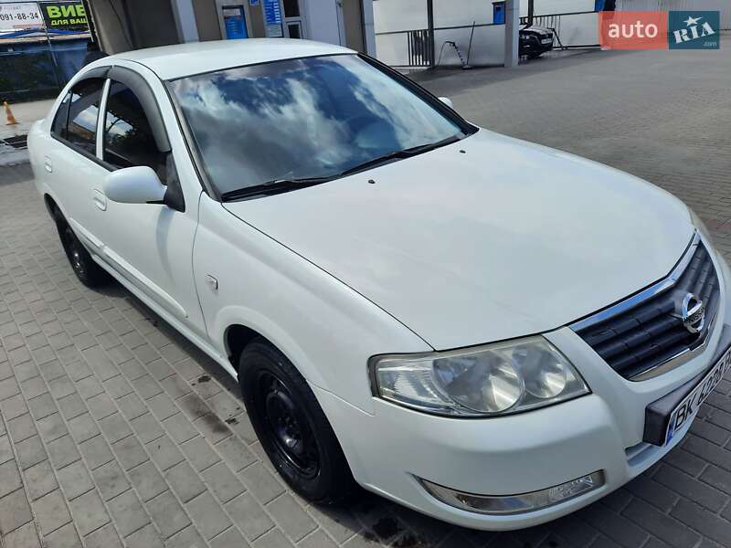 Седан Nissan Almera 2012 в Вараші