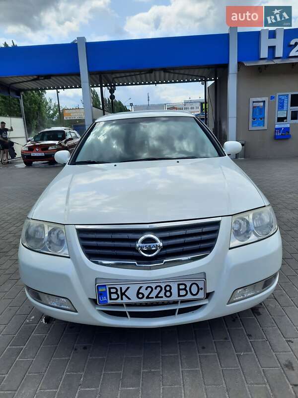 Седан Nissan Almera 2012 в Вараші