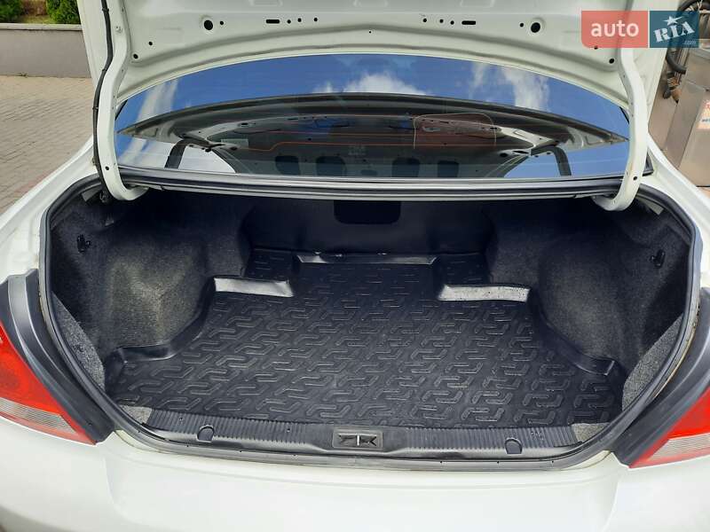 Седан Nissan Almera 2012 в Вараші