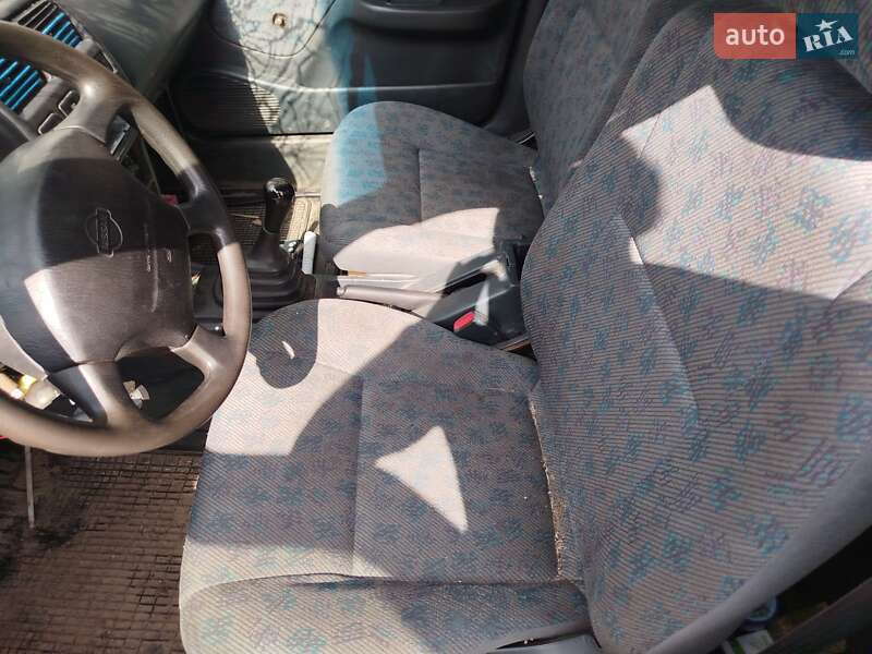 Седан Nissan Almera 1997 в Рівному