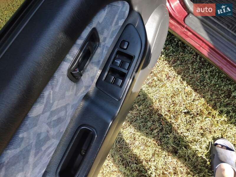 Седан Nissan Almera 1998 в Липовці