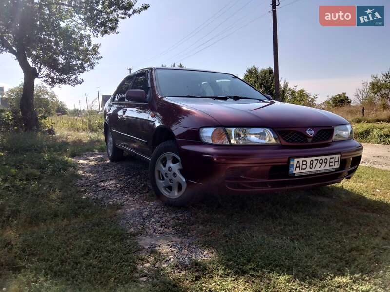 Седан Nissan Almera 1998 в Липовці