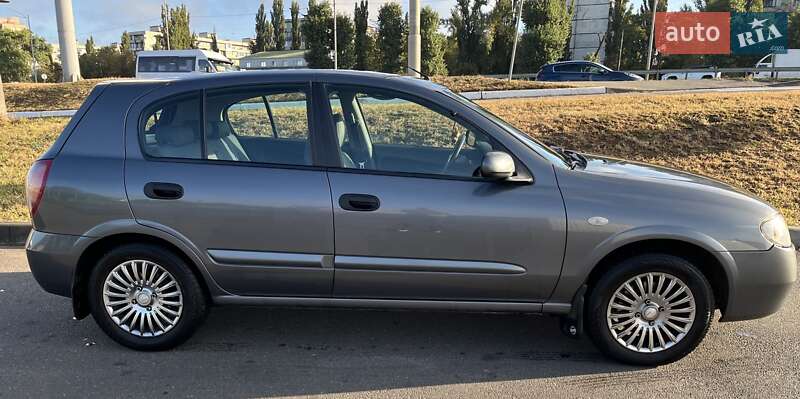 Хэтчбек Nissan Almera 2005 в Киеве