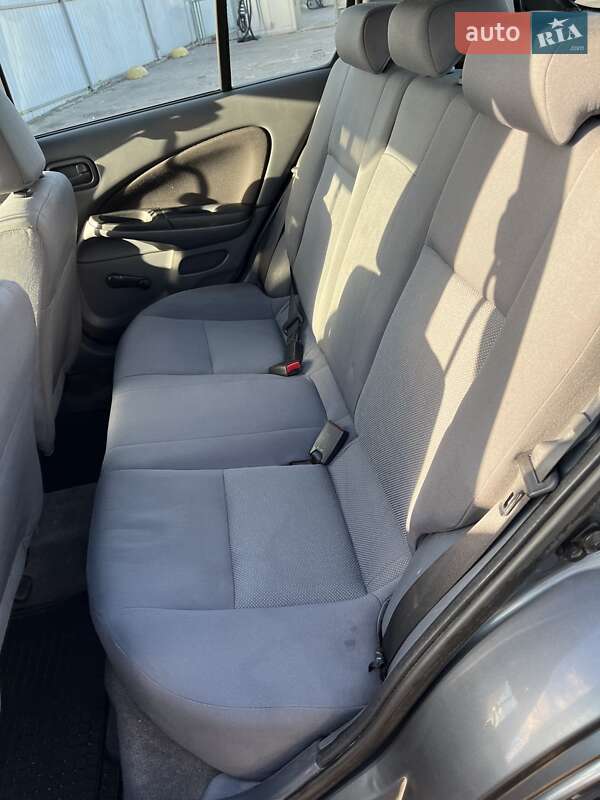 Хэтчбек Nissan Almera 2005 в Киеве