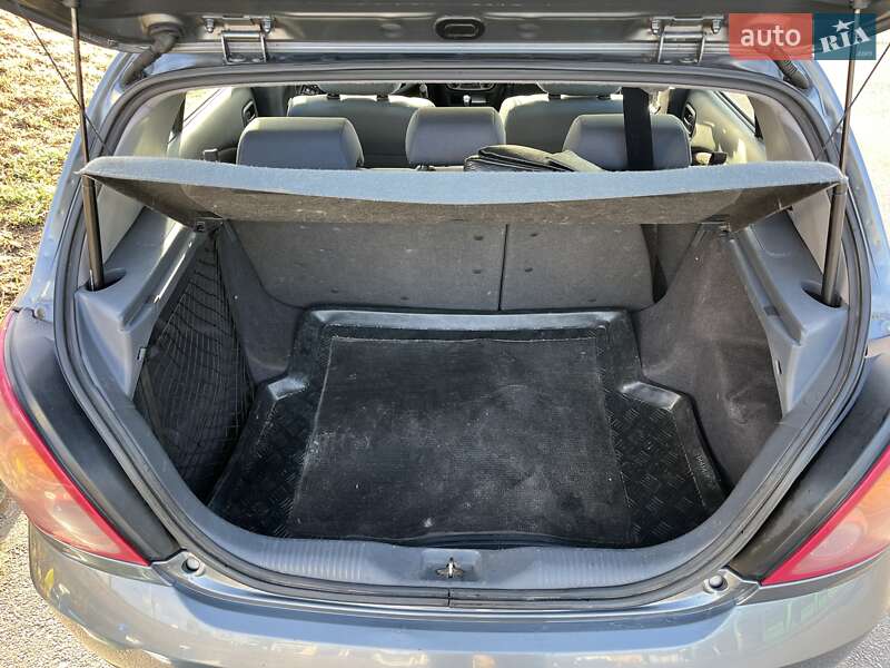 Хэтчбек Nissan Almera 2005 в Киеве