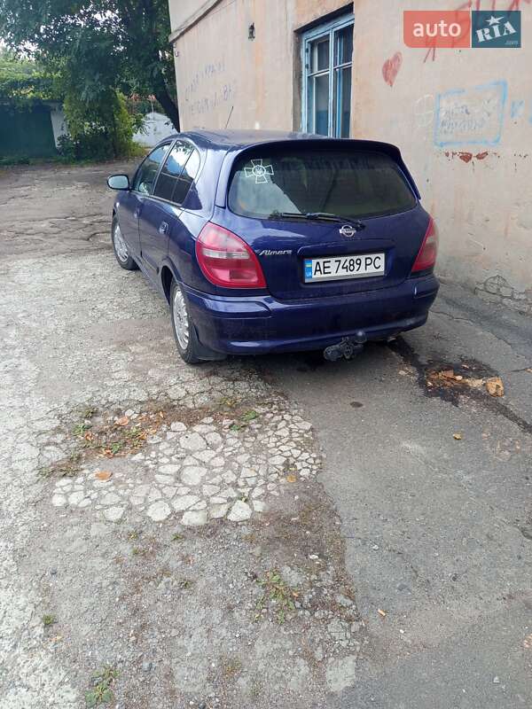 Хетчбек Nissan Almera 2001 в Дніпрі