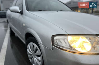 Седан Nissan Almera 2010 в 