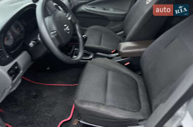 Седан Nissan Almera 2010 в 