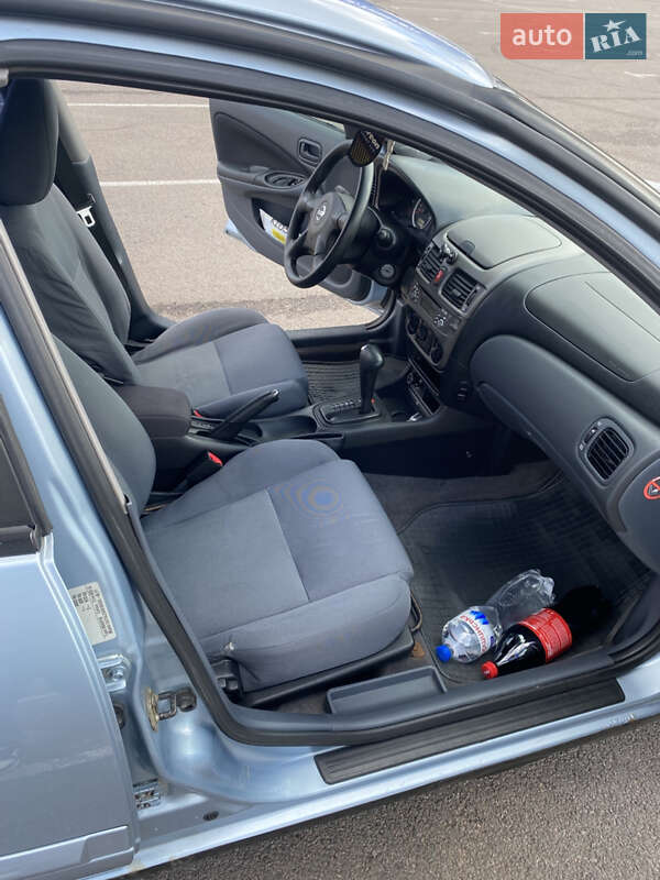 Седан Nissan Almera 2005 в Ровно