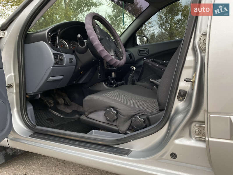 Хэтчбек Nissan Almera 2005 в Кременчуге