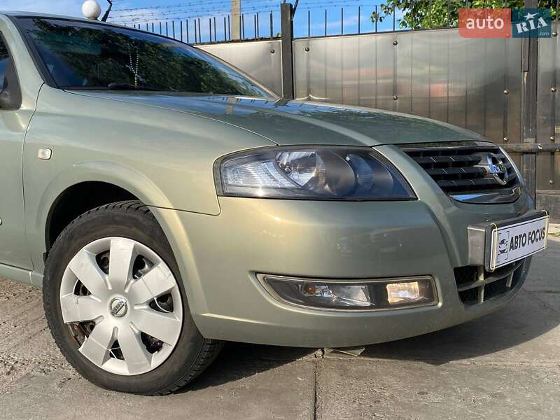 Седан Nissan Almera 2010 в Києві