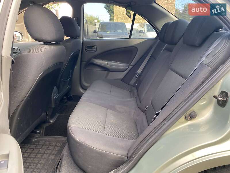 Седан Nissan Almera 2010 в Києві