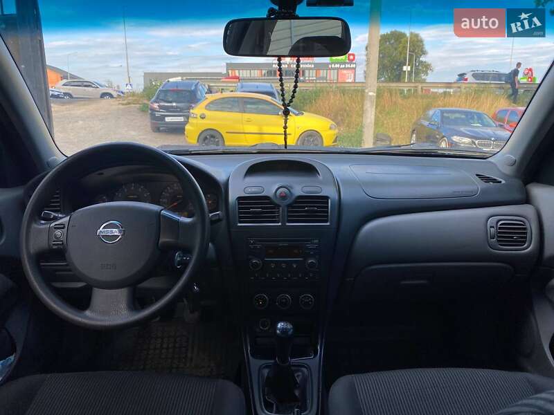 Седан Nissan Almera 2010 в Києві